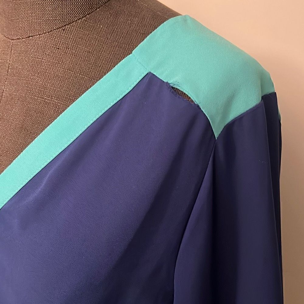 Women's Silk Button-Down Color Block Long Sleeve Top - Picture 6 of 8